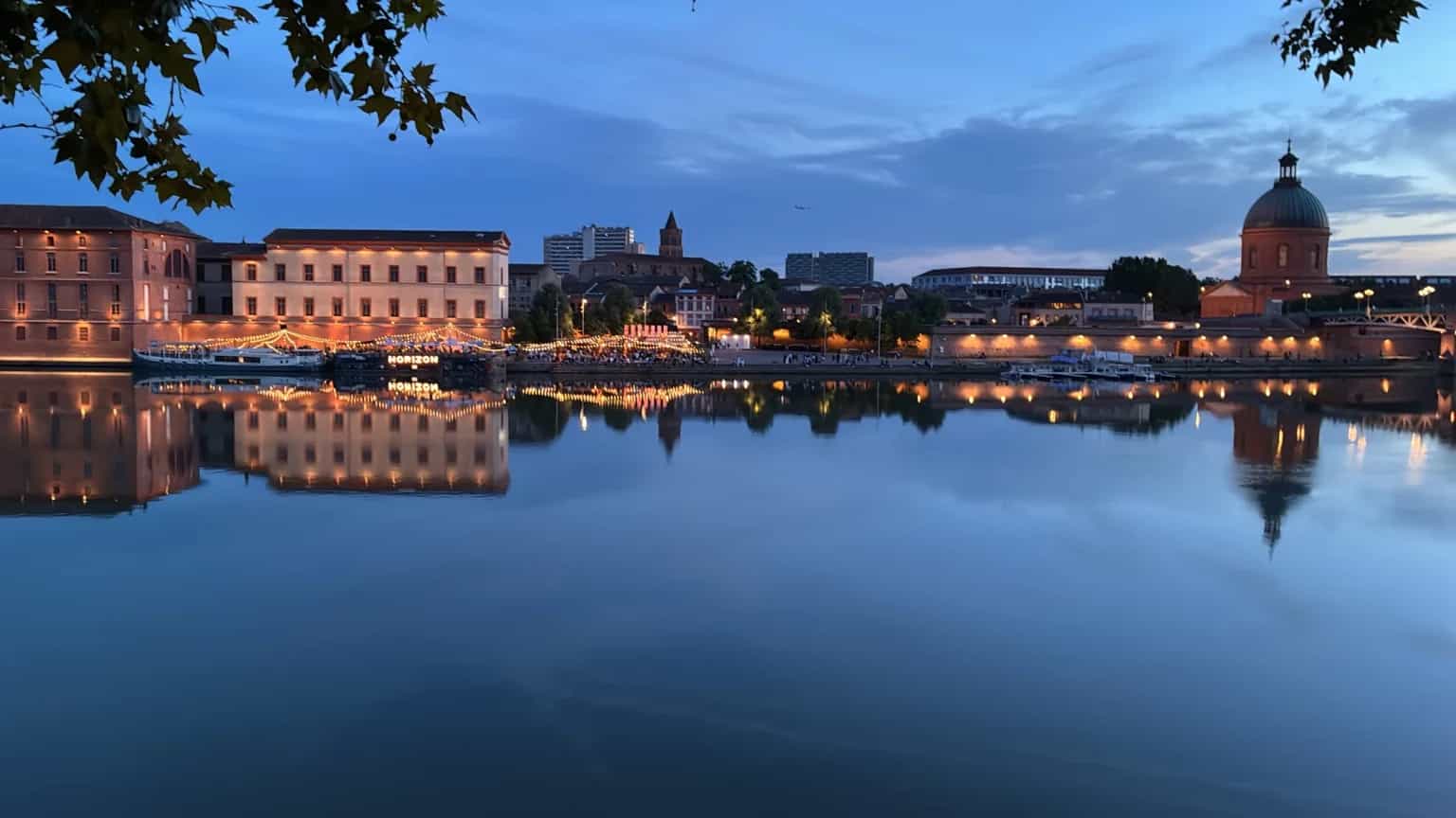 Les quais de Toulouse au crépuscule